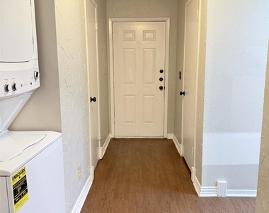 740 W Collins Street - Photo Thumbnail 2