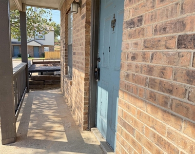 740 W Collins Street - Photo Thumbnail 1
