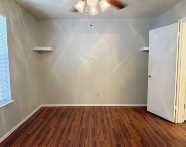 740 W Collins Street - Photo Thumbnail 20
