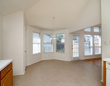 119 Wembley Way - Photo Thumbnail 8