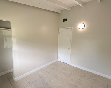 1553 Nw 15th Terrace - Photo Thumbnail 5