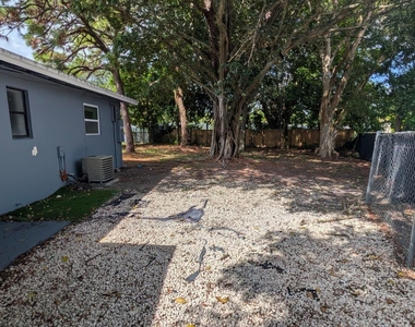 1553 Nw 15th Terrace - Photo Thumbnail 3