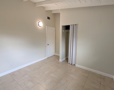 1553 Nw 15th Terrace - Photo Thumbnail 8
