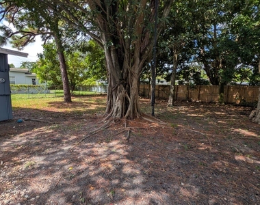 1553 Nw 15th Terrace - Photo Thumbnail 2