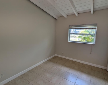 1553 Nw 15th Terrace - Photo Thumbnail 10