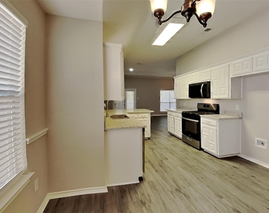 1121 Springwood Drive - Photo Thumbnail 5