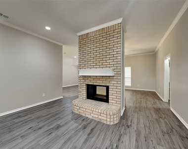 1121 Springwood Drive - Photo Thumbnail 16