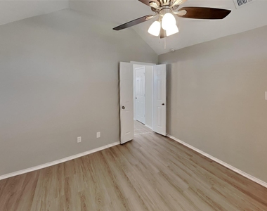 3116 Fox Hollow Drive - Photo Thumbnail 5
