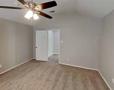 3116 Fox Hollow Drive - Photo Thumbnail 8