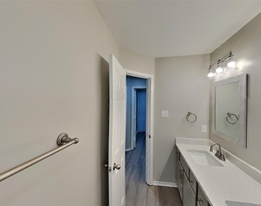 3116 Fox Hollow Drive - Photo Thumbnail 15