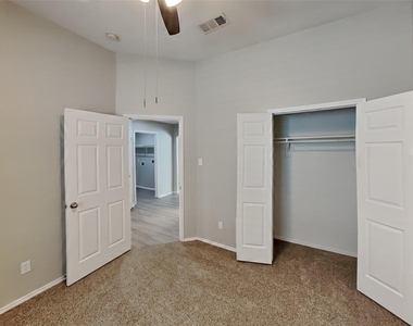 3116 Fox Hollow Drive - Photo Thumbnail 13