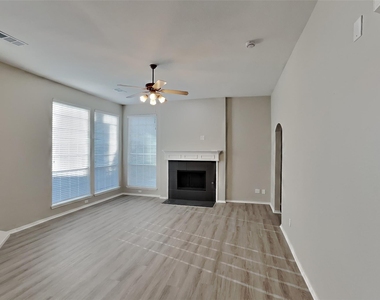 3116 Fox Hollow Drive - Photo Thumbnail 2
