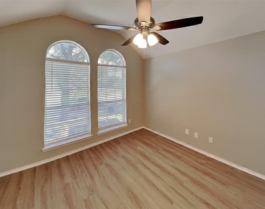 3116 Fox Hollow Drive - Photo Thumbnail 4