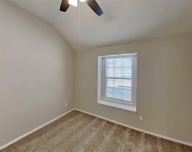 3116 Fox Hollow Drive - Photo Thumbnail 14
