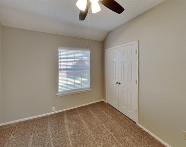 10400 Napa Valley Drive - Photo Thumbnail 15
