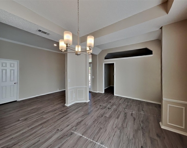 10400 Napa Valley Drive - Photo Thumbnail 8