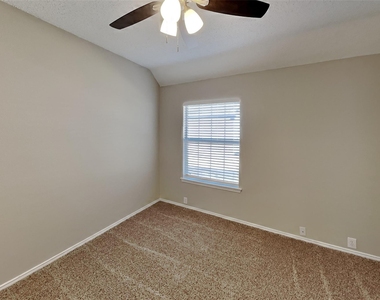 10400 Napa Valley Drive - Photo Thumbnail 13