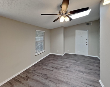 10400 Napa Valley Drive - Photo Thumbnail 4