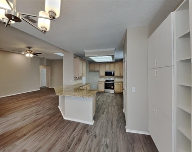 10400 Napa Valley Drive - Photo Thumbnail 7