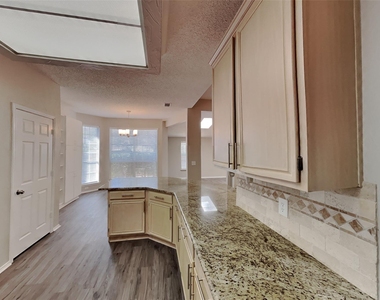 10400 Napa Valley Drive - Photo Thumbnail 6