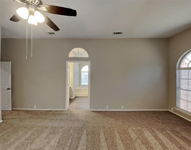 10400 Napa Valley Drive - Photo Thumbnail 11