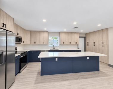 1402 Ne 2nd Avenue - Photo Thumbnail 1