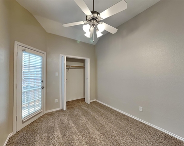 6929 Aston Drive - Photo Thumbnail 13