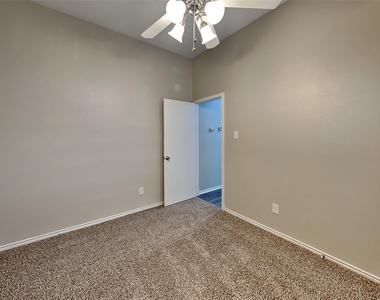 6929 Aston Drive - Photo Thumbnail 12