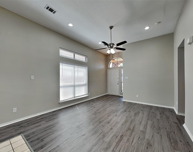 6929 Aston Drive - Photo Thumbnail 2