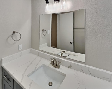 8728 Sumter Way - Photo Thumbnail 9