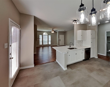 8728 Sumter Way - Photo Thumbnail 5