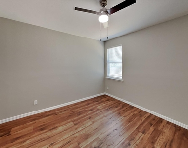 8728 Sumter Way - Photo Thumbnail 11