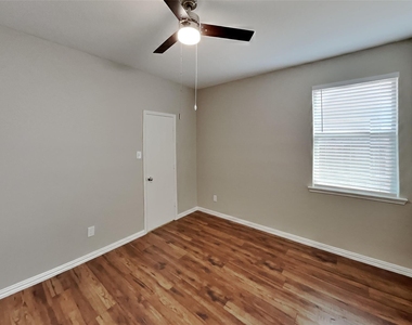 8728 Sumter Way - Photo Thumbnail 13