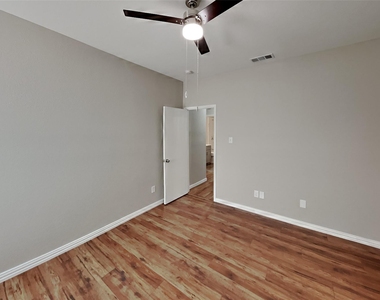 8728 Sumter Way - Photo Thumbnail 12