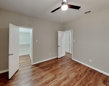 8728 Sumter Way - Photo Thumbnail 10