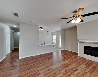 8728 Sumter Way - Photo Thumbnail 3