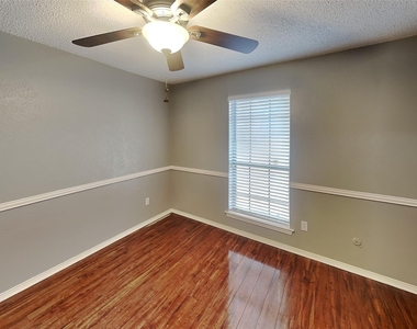 305 Bremen Drive - Photo Thumbnail 15