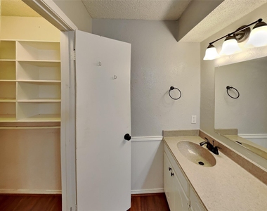 305 Bremen Drive - Photo Thumbnail 11