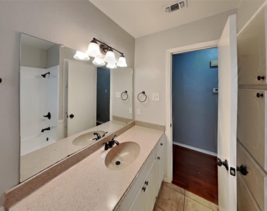 305 Bremen Drive - Photo Thumbnail 17