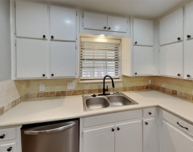 305 Bremen Drive - Photo Thumbnail 3