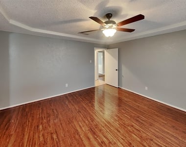 305 Bremen Drive - Photo Thumbnail 8