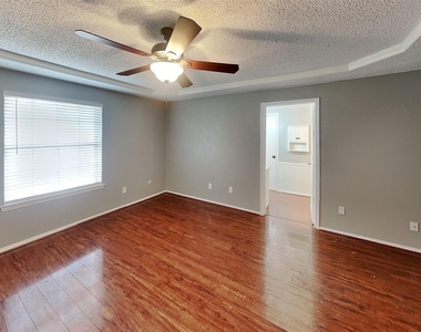 305 Bremen Drive - Photo Thumbnail 7