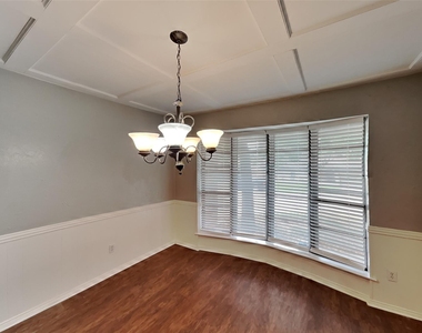 305 Bremen Drive - Photo Thumbnail 6