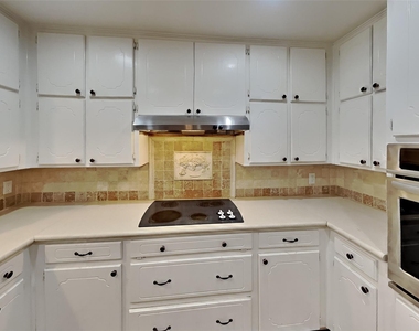 305 Bremen Drive - Photo Thumbnail 4