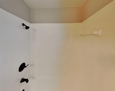305 Bremen Drive - Photo Thumbnail 16