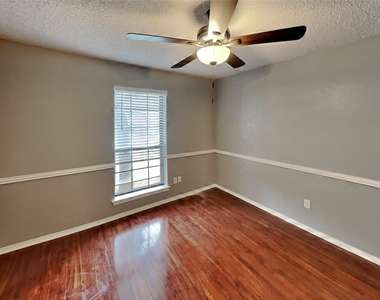 305 Bremen Drive - Photo Thumbnail 13