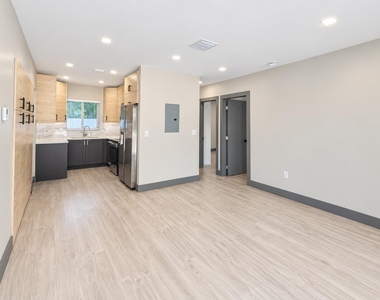 1623 Ne 3rd Avenue - Photo Thumbnail 1