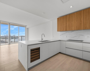1400 Biscayne Boulevard - Photo Thumbnail 2