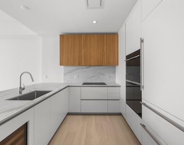 1400 Biscayne Boulevard - Photo Thumbnail 1
