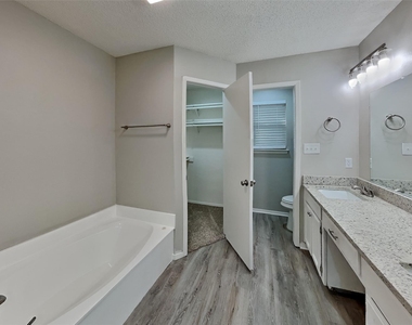 1506 Warwick Drive - Photo Thumbnail 9
